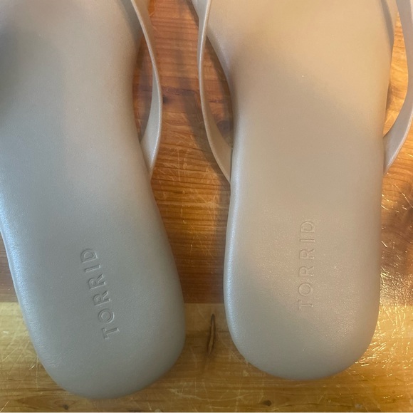 Torrid Tan Women's Flip-Flop Sandals Size 12WW - Picture 2 of 6